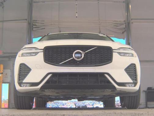 2025 Volvo XC60 B5 Plus