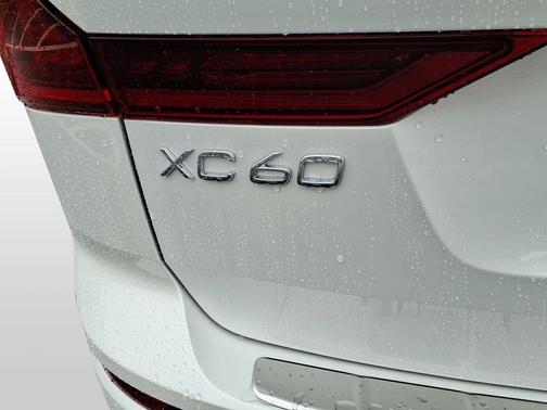 2026 Volvo XC60 B5 Ultra