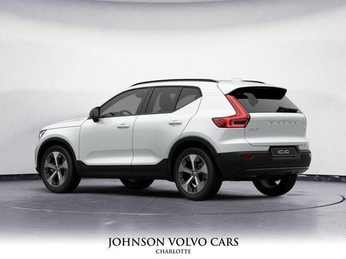 2026 Volvo XC40 B5 Plus