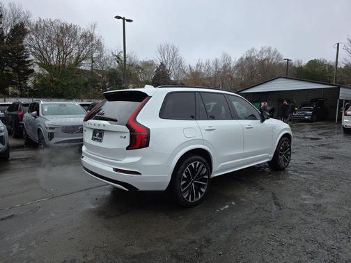 2026 Volvo XC90 B6 Ultra Dark Theme 7-Seater