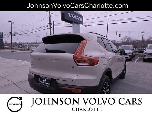 2026 Volvo XC40 Core, B5 AWD Gas (mild hybrid), Dark