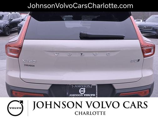 2026 Volvo XC40 Core, B5 AWD Gas (mild hybrid), Dark