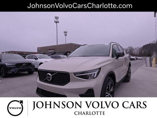 2026 Volvo XC40 Core, B5 AWD Gas (mild hybrid), Dark