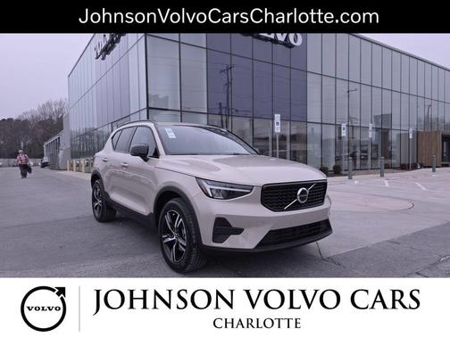 2026 Volvo XC40 Core, B5 AWD Gas (mild hybrid), Dark