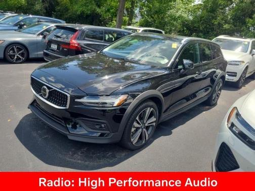 2024 Volvo V60 Cross Country B5 Plus