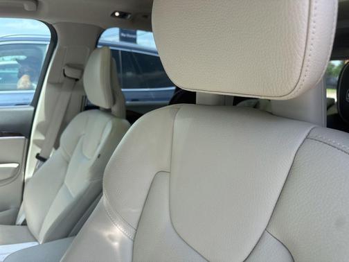Osmium Grey Metallic 2017 Volvo XC90 T6 Momentum