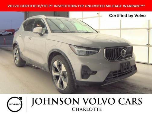 2025 Volvo XC40 B5 Plus Bright Theme
