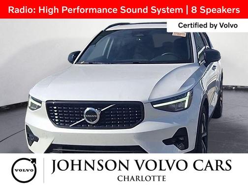 2025 Volvo XC40 B5 Plus Dark Theme