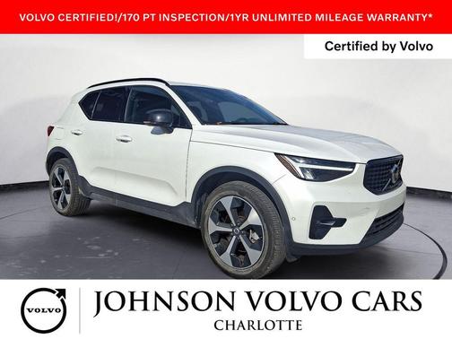 2025 Volvo XC40 B5 Plus Dark Theme