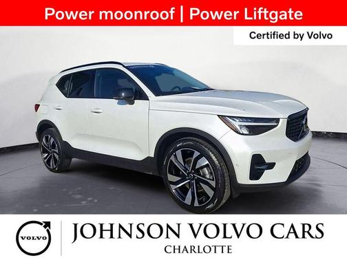2025 Volvo XC40 B5 Plus Dark Theme