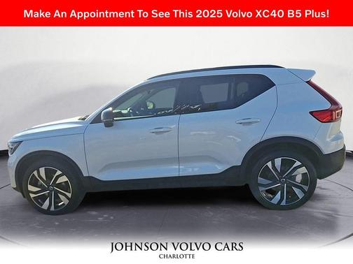 2025 Volvo XC40 B5 Plus Dark Theme