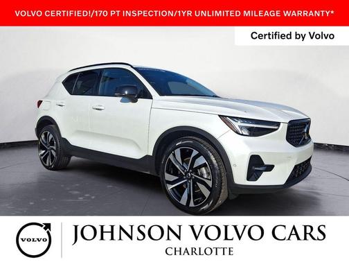 2025 Volvo XC40 B5 Plus Dark Theme