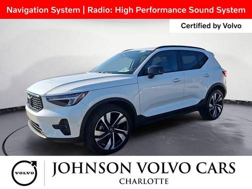 2025 Volvo XC40 B5 Plus Dark Theme