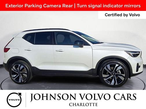 2025 Volvo XC40 B5 Plus Dark Theme