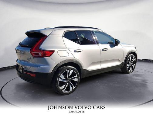 2025 Volvo XC40 B5 Plus Dark Theme