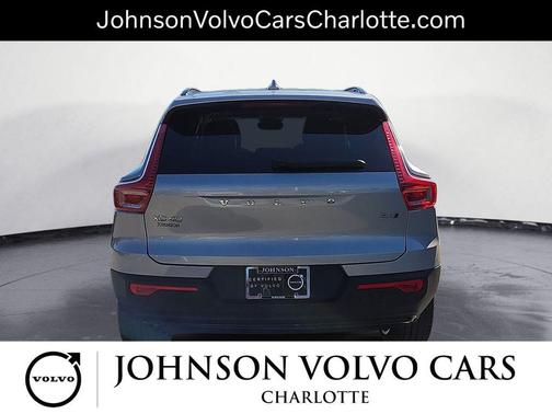 2025 Volvo XC40 B5 Plus Dark Theme