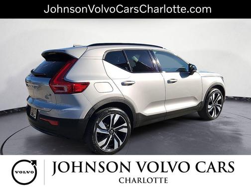 2025 Volvo XC40 B5 Plus Dark Theme