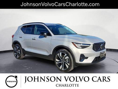 2025 Volvo XC40 B5 Plus Dark Theme