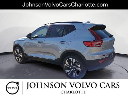 2025 Volvo XC40 B5 Plus Dark Theme