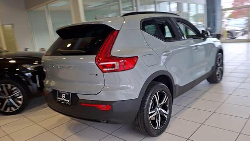 2026 Volvo XC40 B5 Core