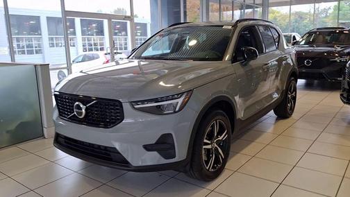 2026 Volvo XC40 B5 Core