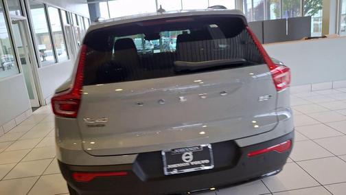 2026 Volvo XC40 B5 Core