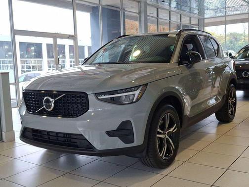 2026 Volvo XC40 B5 Core