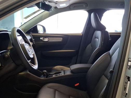 2026 Volvo XC40 B5 Core