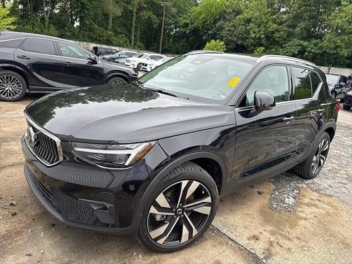 2024 Volvo XC40 B5 Ultimate Bright Theme