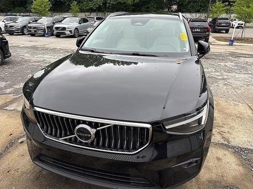 2024 Volvo XC40 B5 Ultimate Bright Theme