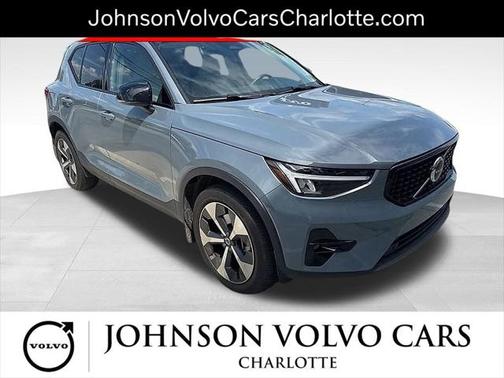 2023 Volvo XC40 B5 Plus Dark Theme