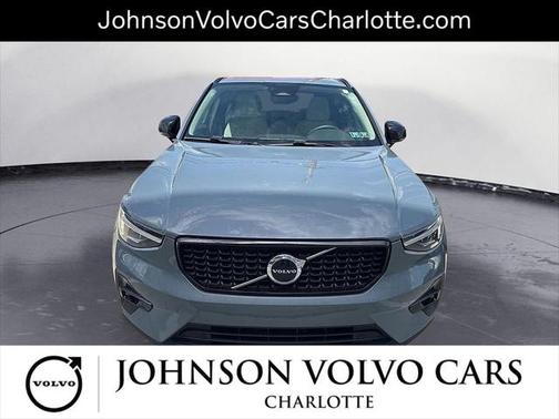 2023 Volvo XC40 B5 Plus Dark Theme