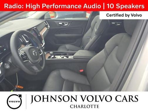 2025 Volvo V60 Cross Country B5 Plus