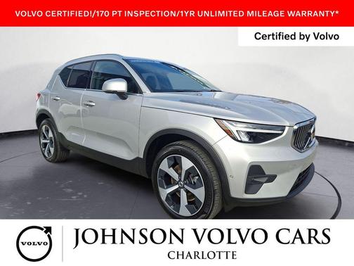 2025 Volvo XC40 B5 Plus Bright Theme