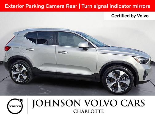 2025 Volvo XC40 B5 Plus Bright Theme