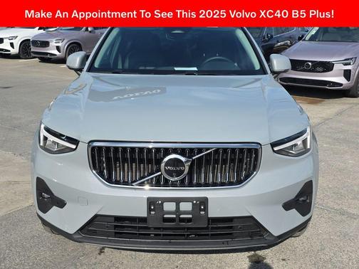 2025 Volvo XC40 B5 Plus Bright Theme