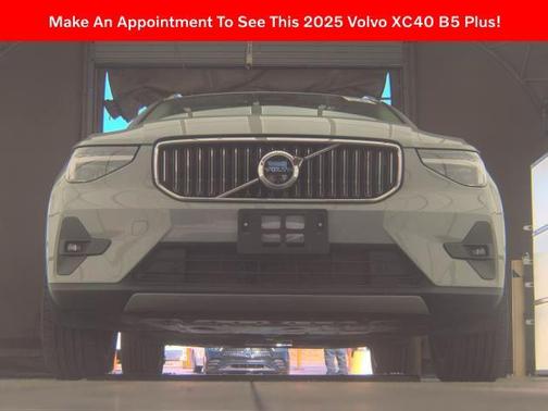2025 Volvo XC40 B5 Plus Bright Theme