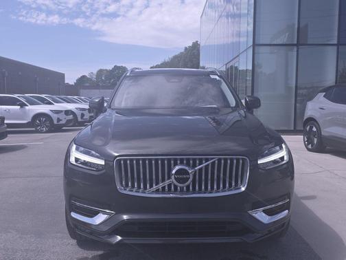 Platinum Grey Metallic 2023 Volvo XC90 B6 Plus 7-Seater