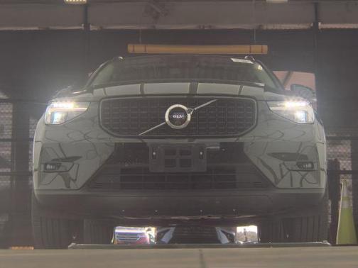 2025 Volvo XC40 B5 Plus Dark Theme