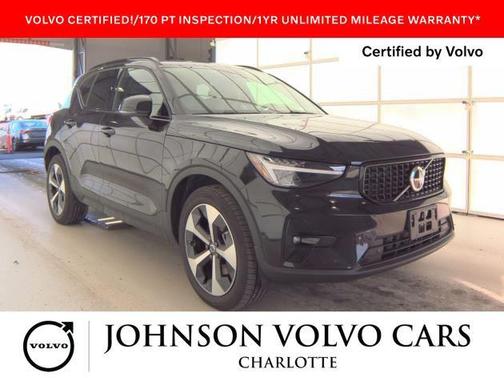 2025 Volvo XC40 B5 Plus Dark Theme