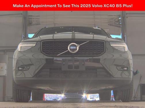 2025 Volvo XC40 B5 Plus Dark Theme