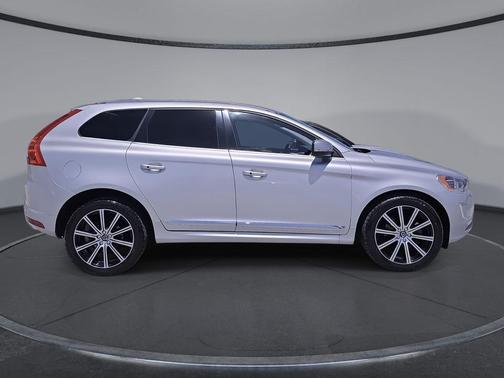 Bright Silver Metallic 2015 Volvo XC60 T5 Premier
