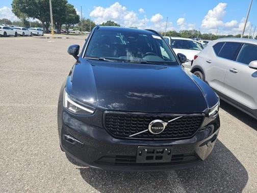 2025 Volvo XC40 B5 Plus Dark Theme