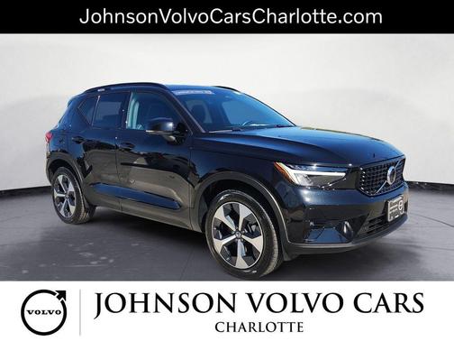 2025 Volvo XC40 B5 Plus Dark Theme