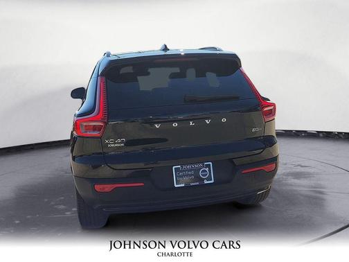 2025 Volvo XC40 B5 Plus Dark Theme