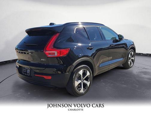 2025 Volvo XC40 B5 Plus Dark Theme