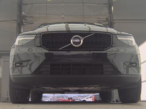 2025 Volvo XC40 B5 Plus Dark Theme