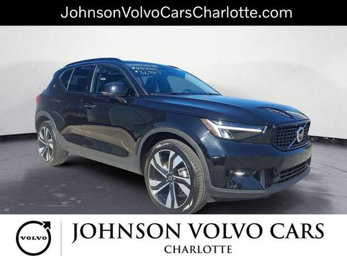 2025 Volvo XC40 B5 Plus Dark Theme