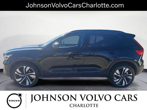 2025 Volvo XC40 B5 Plus Dark Theme