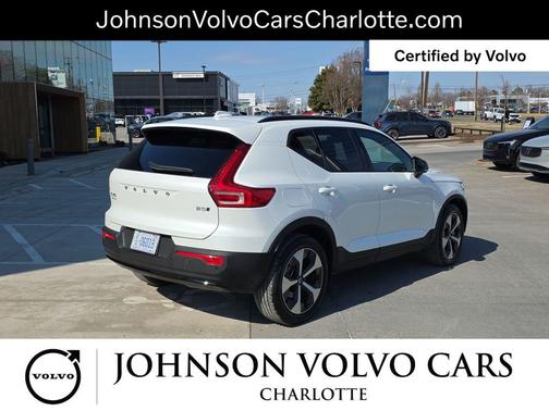 2025 Volvo XC40 B5 Plus Dark Theme